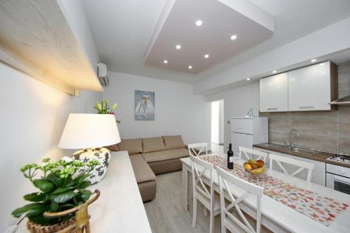 Kuchyň nebo kuchyňský kout v ubytování Apartment Nela
