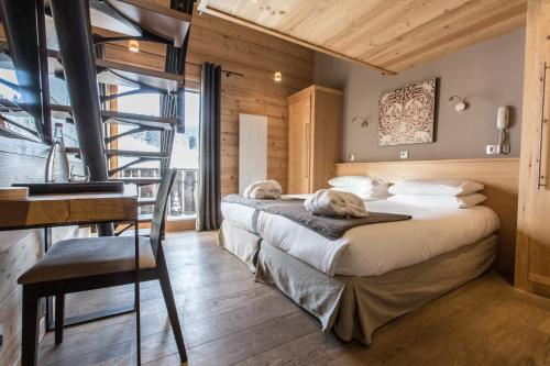Postel nebo postele na pokoji v ubytování Hôtel Spa Crychar