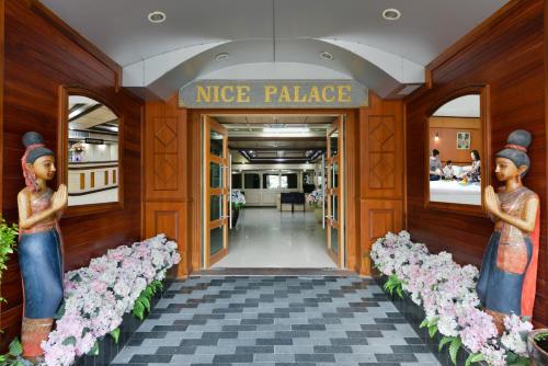 a nice palace lobby with two statues of women at Nice Palace Hotel in Bangkok