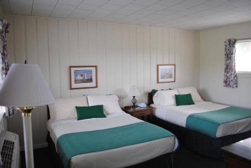 Postel nebo postele na pokoji v ubytování Rock Ledge Motel