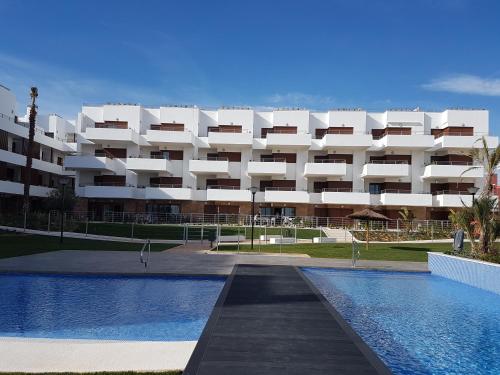 Luxury ground floor apartment Terrazzas de Campoamor PG009の敷地内または近くにあるプール