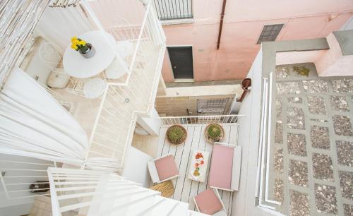 an overhead view of a room with a table and chairs at Le Casette Di Brando E Nico in Tricase