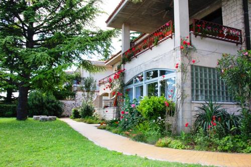 a house with flowers on the side of it at Apartments Vila Toni in Portorož