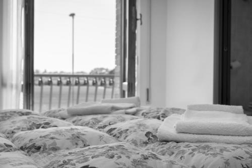 a row of beds lined up in a room at Camere Mariella in Bastia Umbra