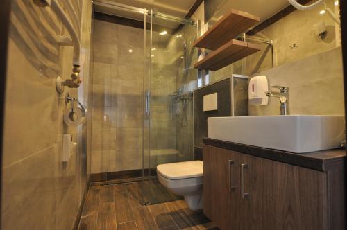 Phòng tắm tại Pass Hotel