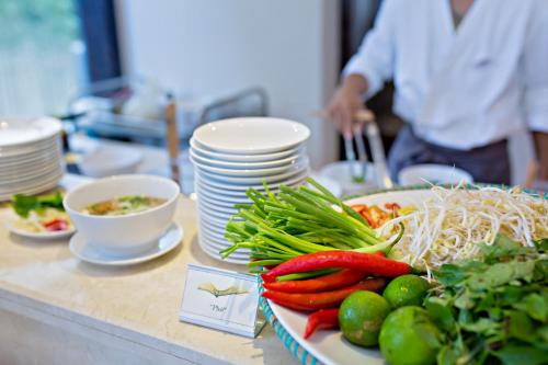 ホテルの敷地内または近くでの食事または食べ物