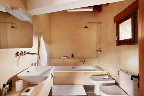 Et badeværelse på Hotel Mas de la Serra