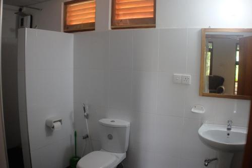 Een badkamer bij Sansala Guesthouse & Restaurant