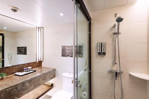 Metropark Hotel Mongkok tesisinde bir banyo