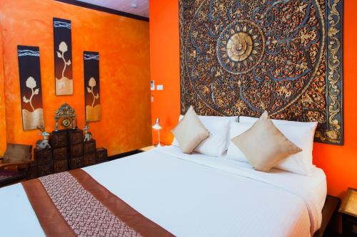 מיטה או מיטות בחדר ב-Baan Manuchang Villa, SHA Certified