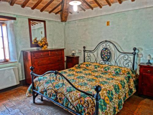 Rúm í herbergi á Agriturismo La Poderina