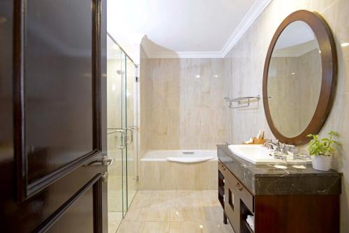 Kupatilo u objektu The Sahira Hotel Syariah