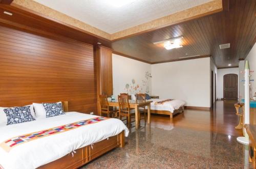 Postel nebo postele na pokoji v ubytování Tainan Yi Home