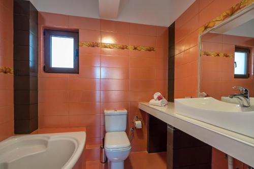 Triopetra view villa Elysianにあるバスルーム