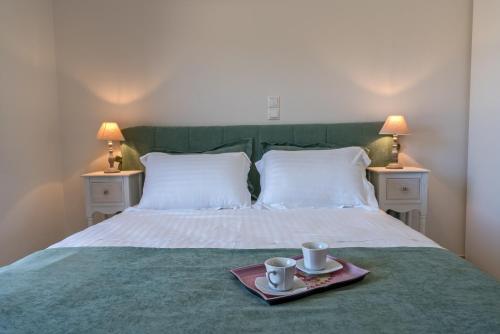 Triopetra view villa Elysianにあるベッド