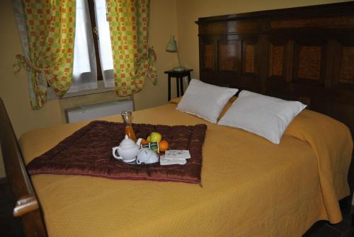 a bed with a tray with a tea set on it at Agriturismo Villa Greggio in Casalserugo