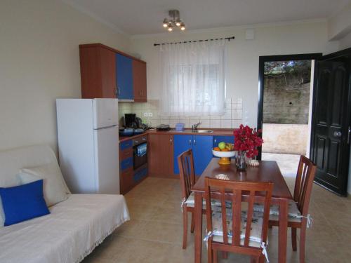 Afbeelding uit fotogalerij van Barbati Beach Two Bedroom Maisonette With Sea View in Barbati