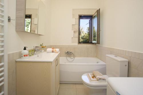 Koupelna v ubytování Forest Villas Kefalonia