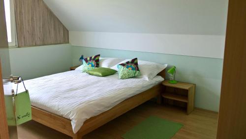 Katil atau katil-katil dalam bilik di Holiday Home Fijolica