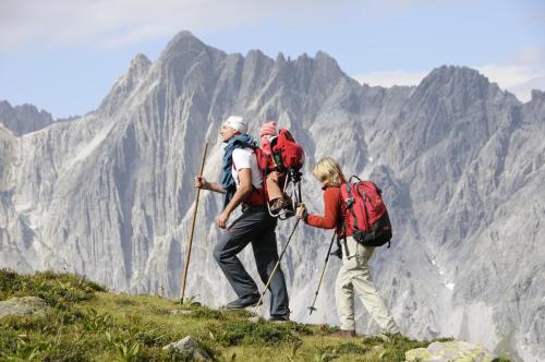 a group of three people on top of a mountain at Apart6580 in Sankt Anton am Arlberg