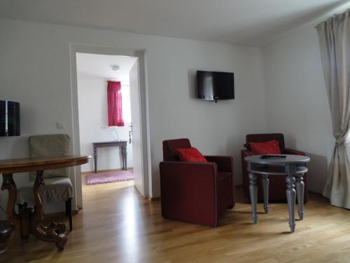 TV a/nebo společenská místnost v ubytování Chalet INN