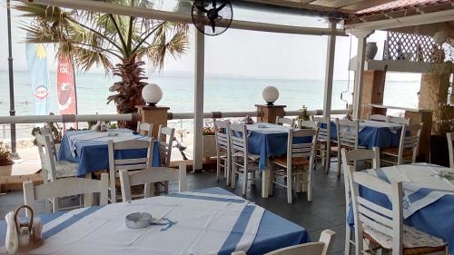 Restoran atau tempat lain untuk makan di Hotel Beach Amaryllis