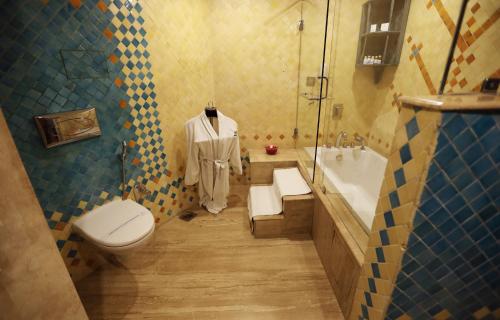 
A bathroom at GANGA KINARE- A Riverside Boutique Resort, Rishikesh
