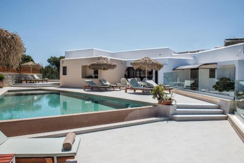 Бассейн в Alianthos Villa или поблизости