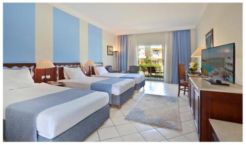 Llit o llits en una habitació de Concorde El Salam Sharm El Sheikh Sport Hotel