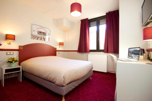 a hotel room with a bed and red carpet at Hotel des 4 Soeurs in Bordeaux