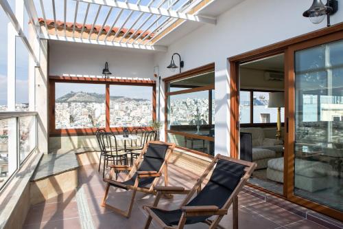 Exclusive Spacious Apartment with Expansive City Views - ST8