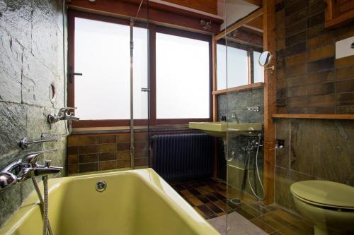 Exclusive Spacious Apartment with Expansive City Views - ST8