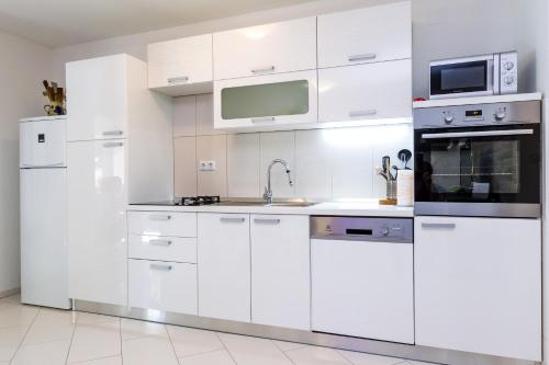 Dapur atau dapur kecil di Sea Sound Apartments Rea
