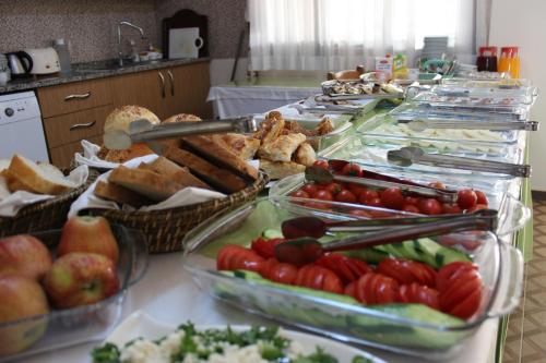 Comida en o cerca de este hotel