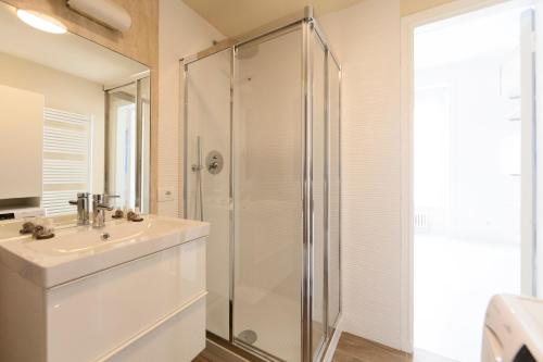 A bathroom at Heart Milan Apartments Duomo SanBarnaba