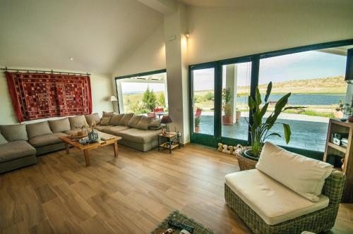 a living room with a couch and a table at Casa Rural Cruces de Caminos in Plasencia