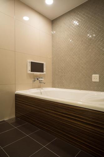 Bilik mandi di Hotel Lei