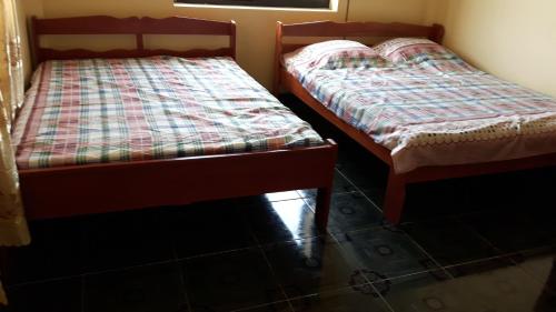 two beds sitting next to each other in a room at Amir's Apartment in Nieuw Nickerie