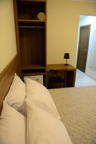 Ένα ή περισσότερα κρεβάτια σε δωμάτιο στο Pousada Recanto do Mar