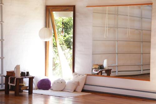 a living room with a large window and a mirror at Las Dalias in Villa de Las Rosas
