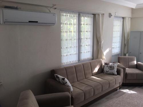 A seating area at Gerze Apart Otel