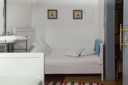 a bedroom with a white bed and a table at Haus zum Einhörnle in Konstanz