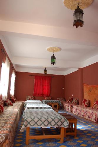 a living room with two beds and a couch at Etoile des Gorges in Aït Baha