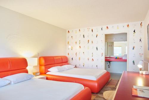 a room with two beds and a couch at Austin Motel in Austin