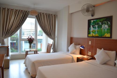 Giường trong phòng chung tại Da Nang Nemo Hotel