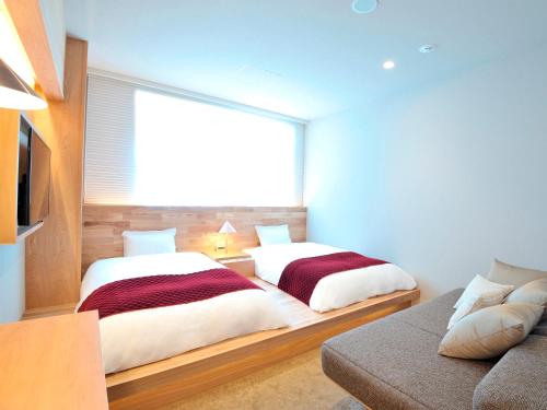 Кровать или кровати в номере hotel androoms Osaka Hommachi