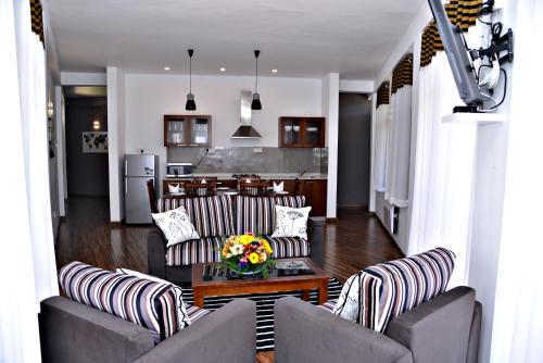 Ruang duduk di Kingsford Residences