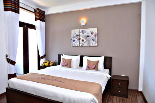 a bedroom with a large bed in a room at Kingsford Residences in Nuwara Eliya