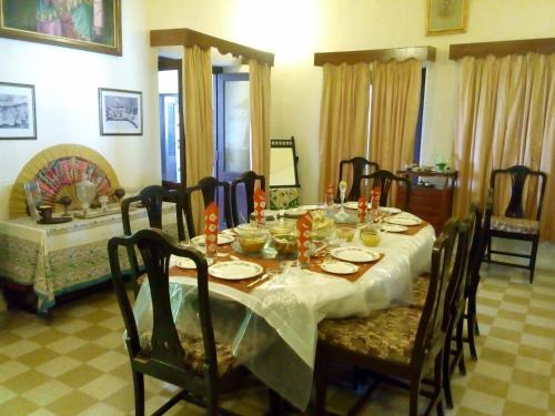Ruang duduk di Dowlat Villas Palace-The Heritage