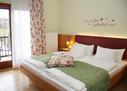 Un pat sau paturi într-o cameră la Kupfer-Dachl